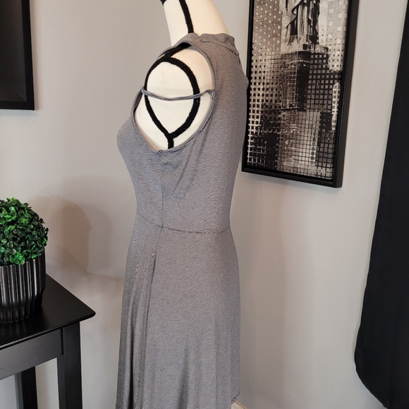 *Volcom* Gray&Blue striped Dress* Sleeveless, A-line type w/cute strapsđź‘— Small - Picture 10 of 16
